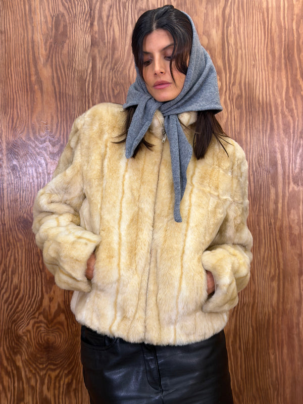 Faux Fur coat with zipper closing